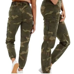 📍WANT📍American Eagle woman's mom relaxed joggers size 18 or 20